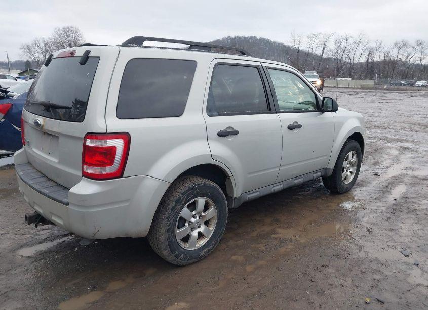 Photo 4 of 2009 Ford Escape XLT (VIN 1FMCU03759KB79241)