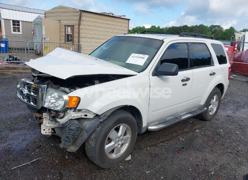 Photo 2 of 2009 Ford Escape XLT (VIN 1FMCU03759KC03621)