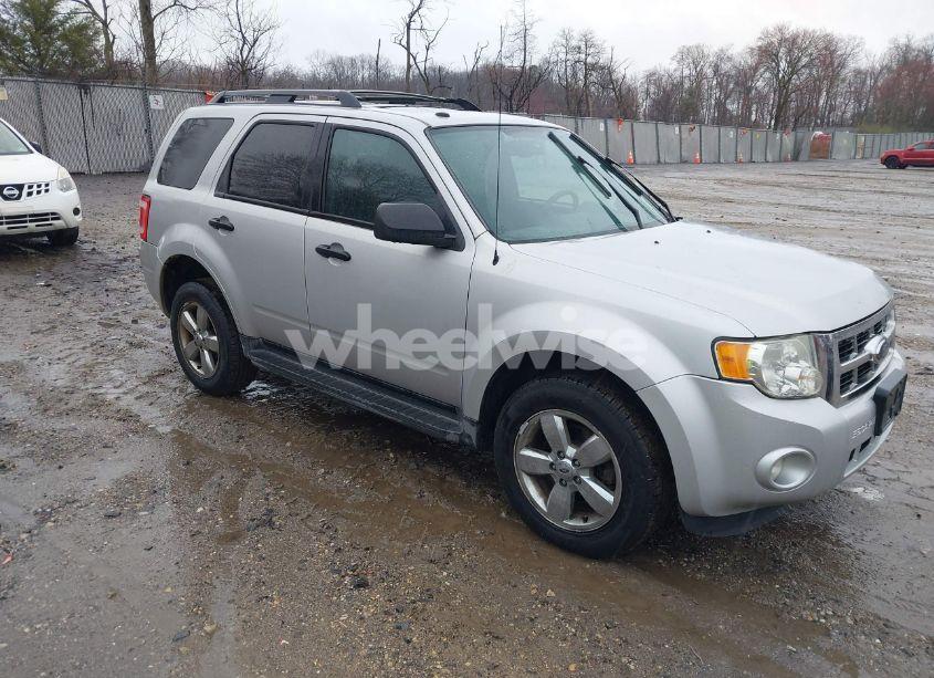 2009 Ford Escape XLT (VIN 1FMCU03759KC57145) main photo