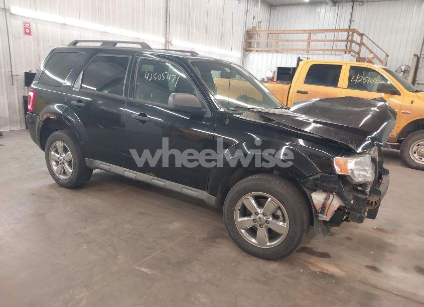 2009 Ford Escape XLT (VIN 1FMCU03769KC46946) main photo