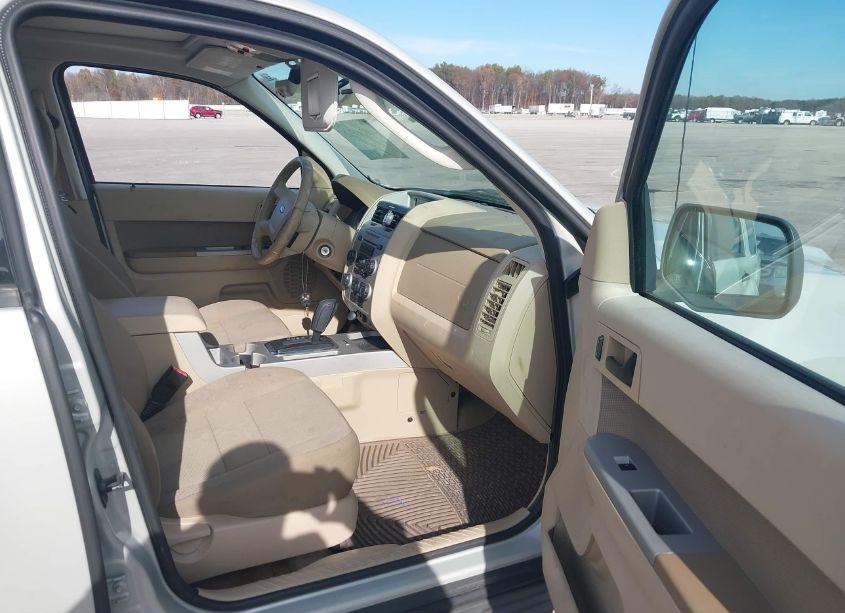 Photo 5 of 2009 Ford Escape XLT (VIN 1FMCU03779KB94906)