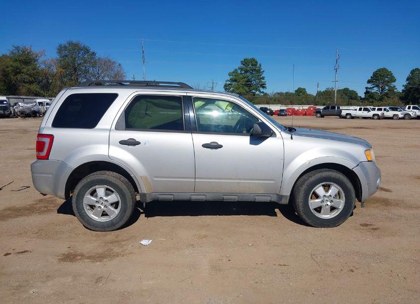 Photo 13 of 2009 Ford Escape XLT (VIN 1FMCU03799KA21212)