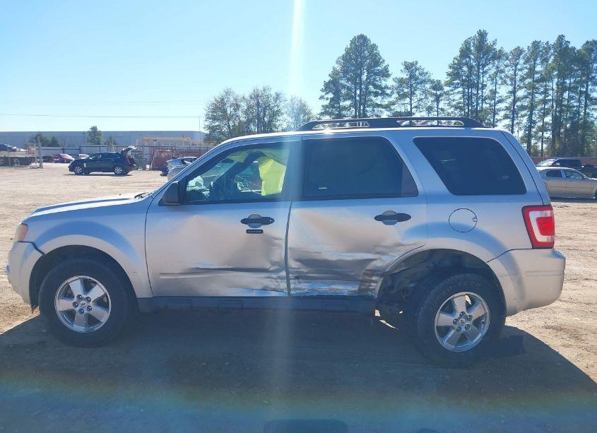 Photo 14 of 2009 Ford Escape XLT (VIN 1FMCU03799KA21212)