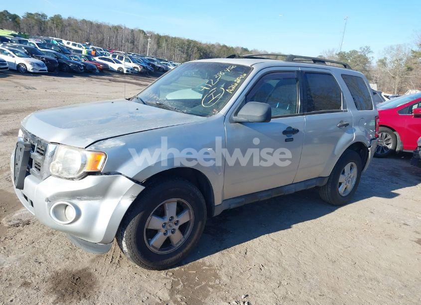 Photo 2 of 2009 Ford Escape XLT (VIN 1FMCU03G09KA26296)