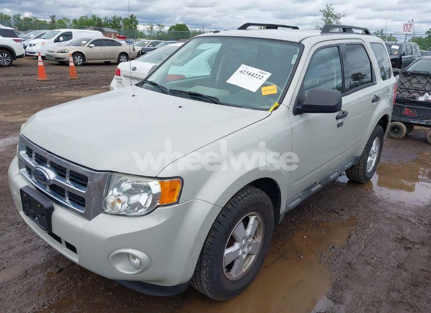 Photo 2 of 2009 Ford Escape XLT (VIN 1FMCU03G09KB63836)
