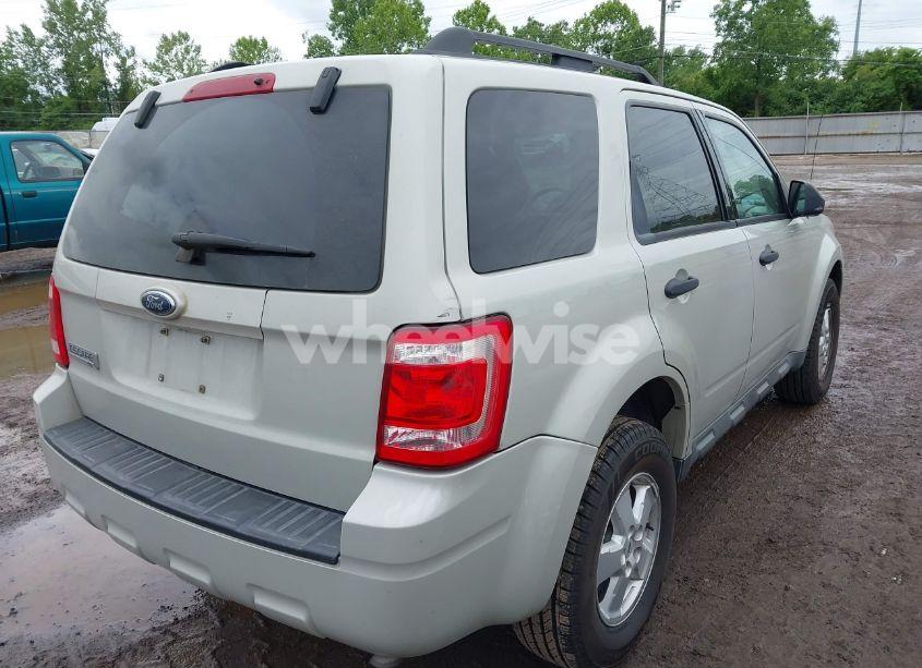 Photo 4 of 2009 Ford Escape XLT (VIN 1FMCU03G09KB63836)