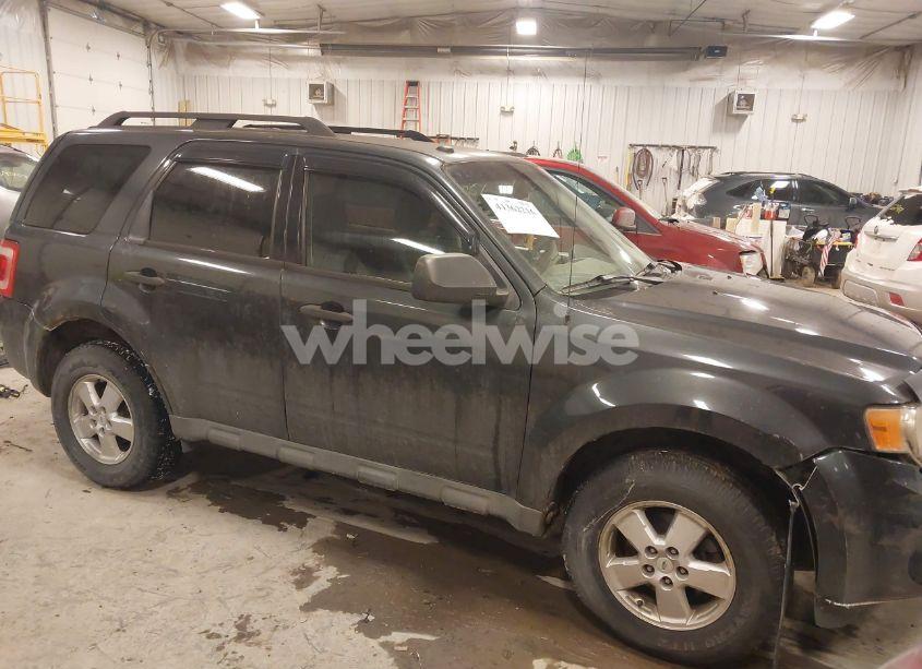 2009 Ford Escape XLT (VIN 1FMCU03G49KB68893) main photo