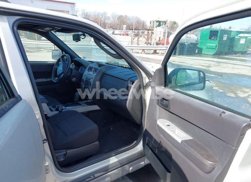 Photo 5 of 2009 Ford Escape XLT (VIN 1FMCU03G49KC48212)