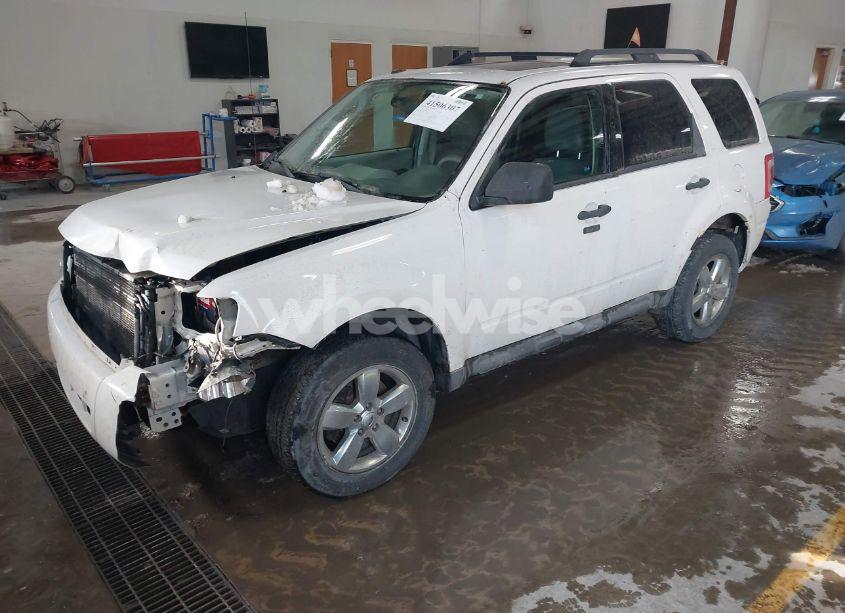 Photo 2 of 2009 Ford Escape XLT (VIN 1FMCU03G99KB02517)