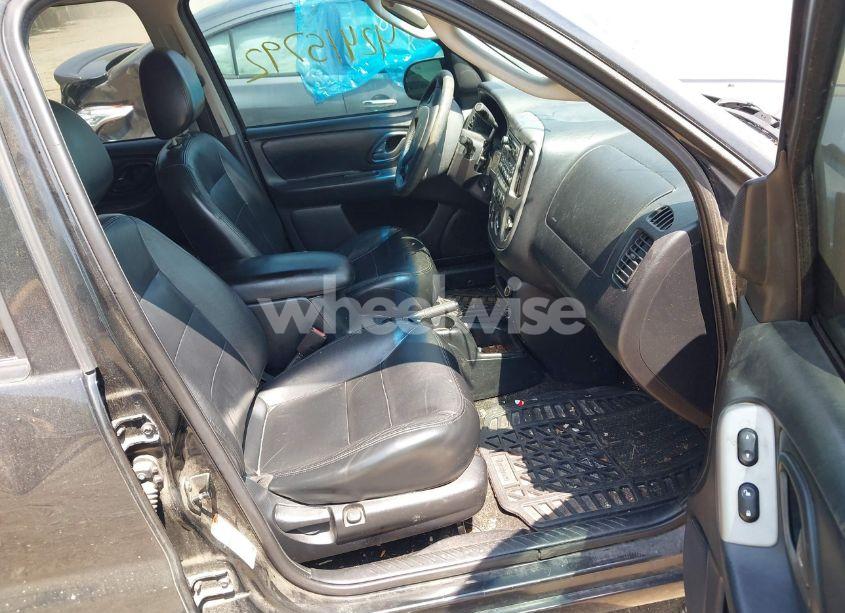 Photo 5 of 2003 Ford Escape LIMITED (VIN 1FMCU04113KB81019)