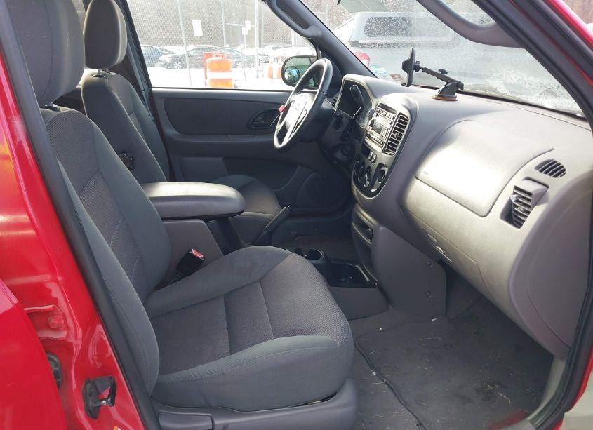 Photo 5 of 2002 Ford Escape XLT (VIN 1FMCU04132KC46810)