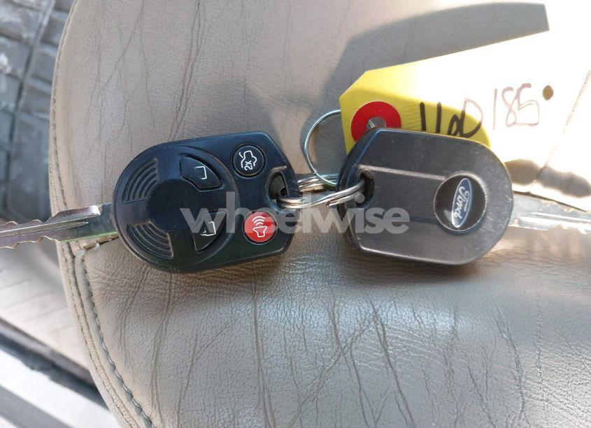 Photo 11 of 2008 Ford Escape LIMITED (VIN 1FMCU04158KA92416)