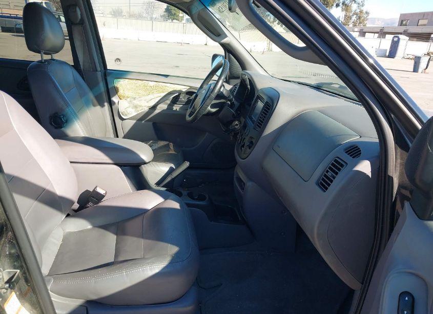 Photo 5 of 2002 Ford Escape XLT (VIN 1FMCU04162KA29803)