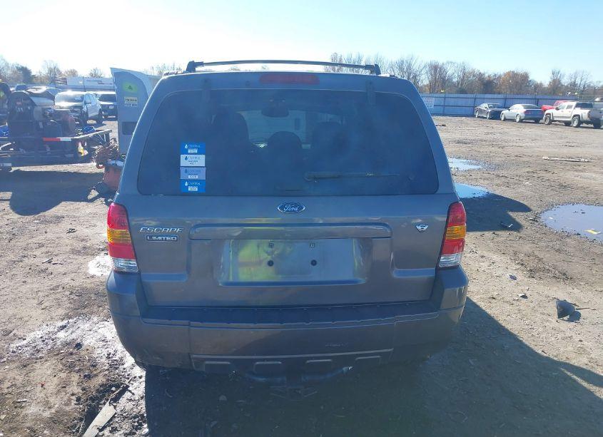 Photo 16 of 2005 Ford Escape LIMITED (VIN 1FMCU04165KB85392)