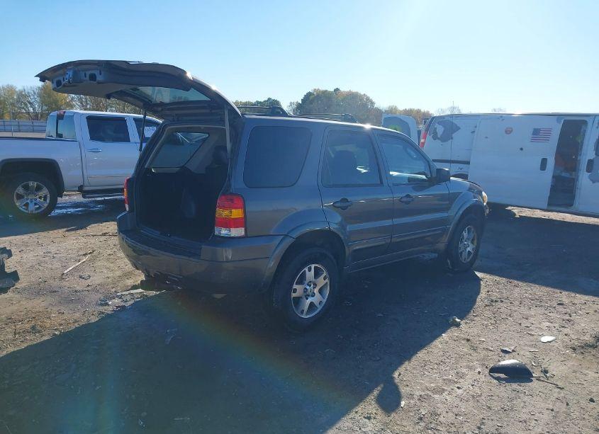 Photo 4 of 2005 Ford Escape LIMITED (VIN 1FMCU04165KB85392)