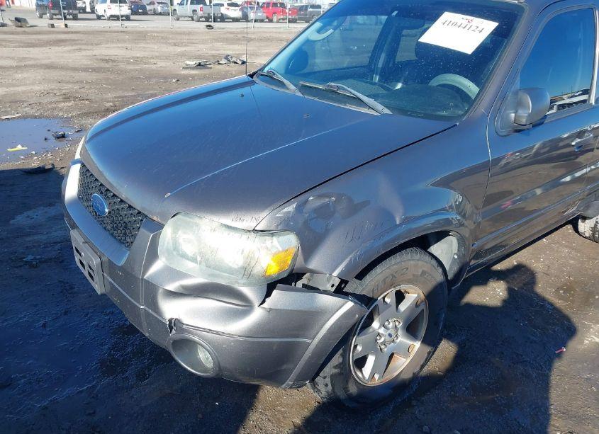 Photo 6 of 2005 Ford Escape LIMITED (VIN 1FMCU04165KB85392)