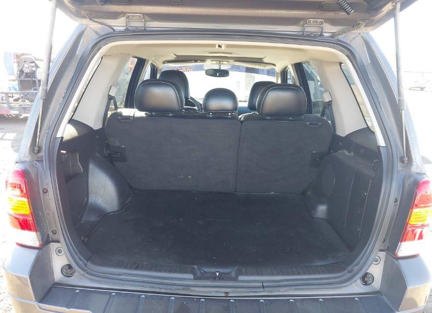 Photo 8 of 2005 Ford Escape LIMITED (VIN 1FMCU04165KB85392)