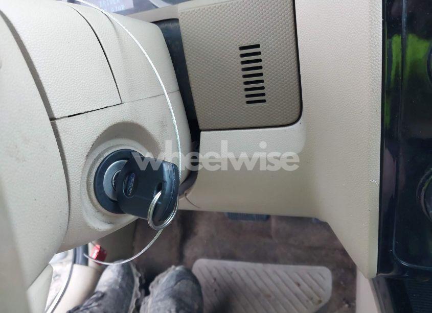 Photo 11 of 2008 Ford Escape LIMITED (VIN 1FMCU04168KB33331)