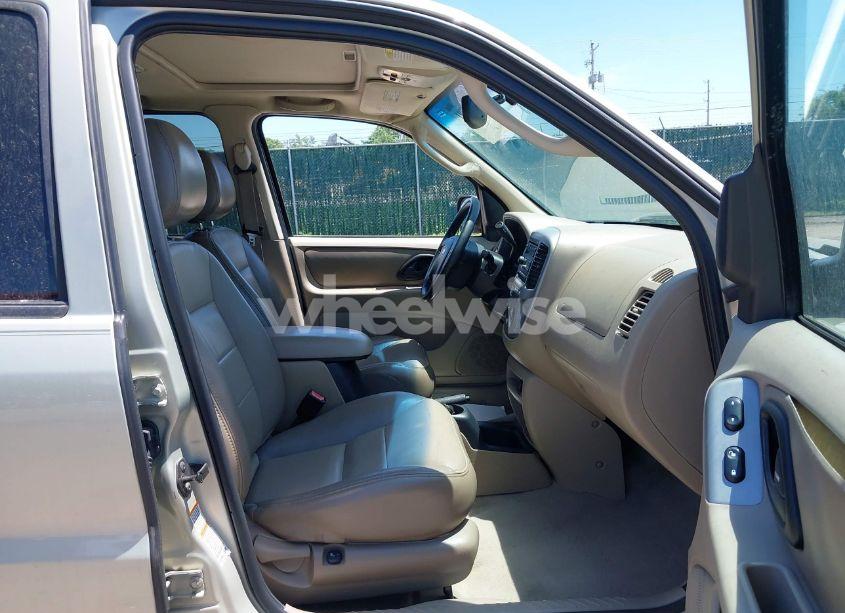 Photo 5 of 2004 Ford Escape LIMITED (VIN 1FMCU04174KA97935)