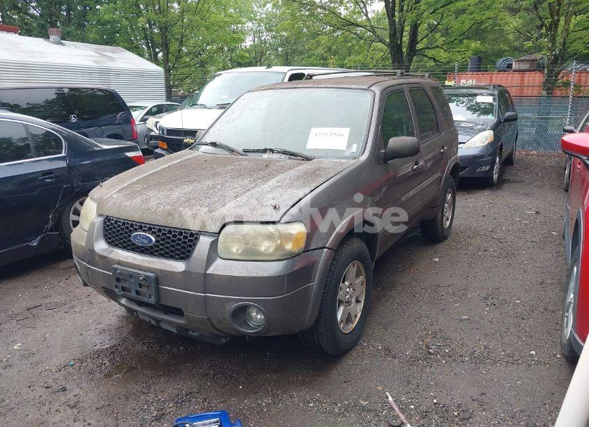 Photo 2 of 2005 Ford Escape LIMITED (VIN 1FMCU04175KA81266)