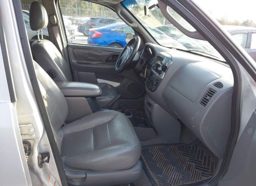 Photo 5 of 2002 Ford Escape XLT (VIN 1FMCU04182KD82690)