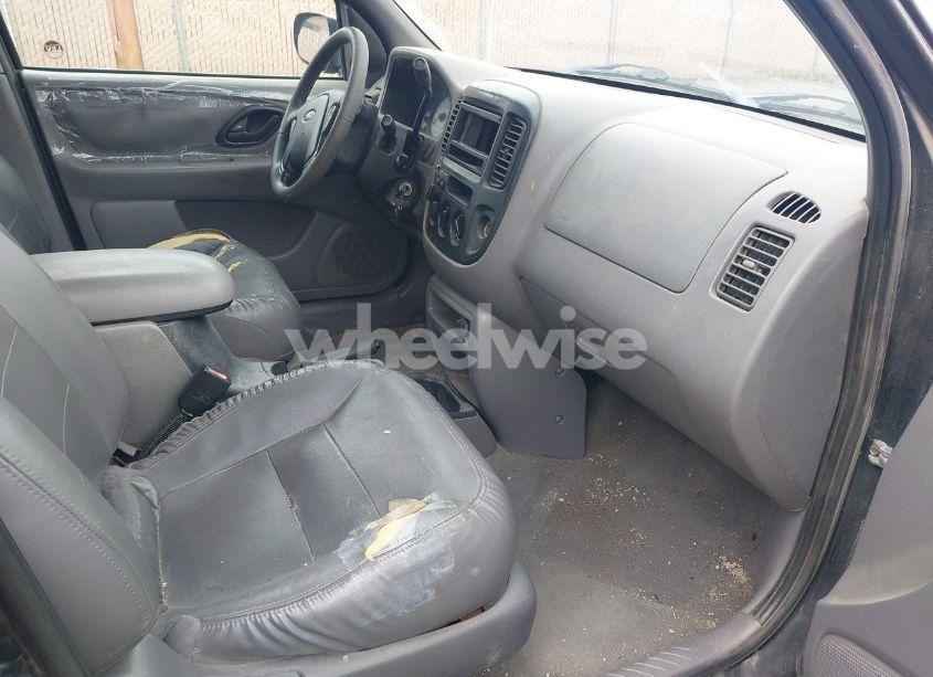 Photo 5 of 2001 Ford Escape XLT (VIN 1FMCU041X1KA93910)