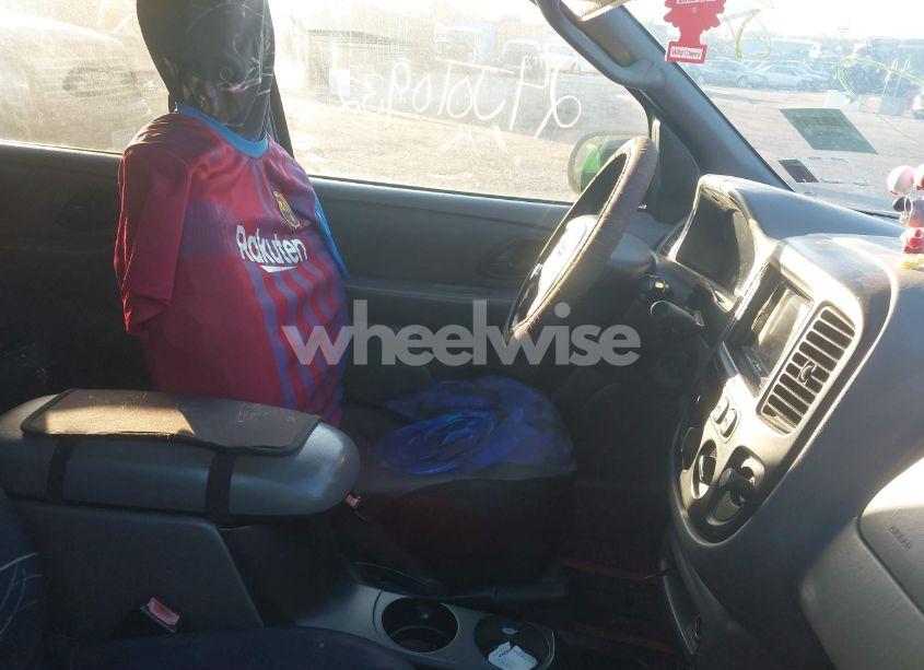 Photo 5 of 2002 Ford Escape XLT (VIN 1FMCU041X2KB67604)