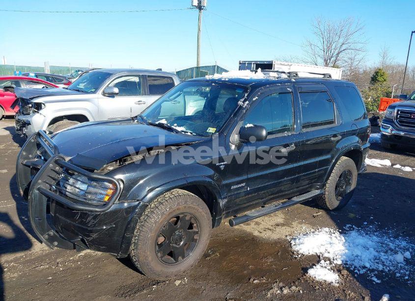 Photo 2 of 2002 Ford Escape XLT (VIN 1FMCU041X2KC74197)