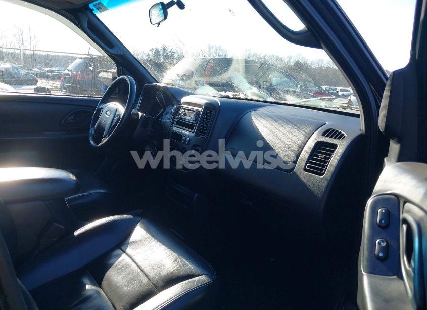 Photo 5 of 2002 Ford Escape XLT (VIN 1FMCU041X2KC74197)