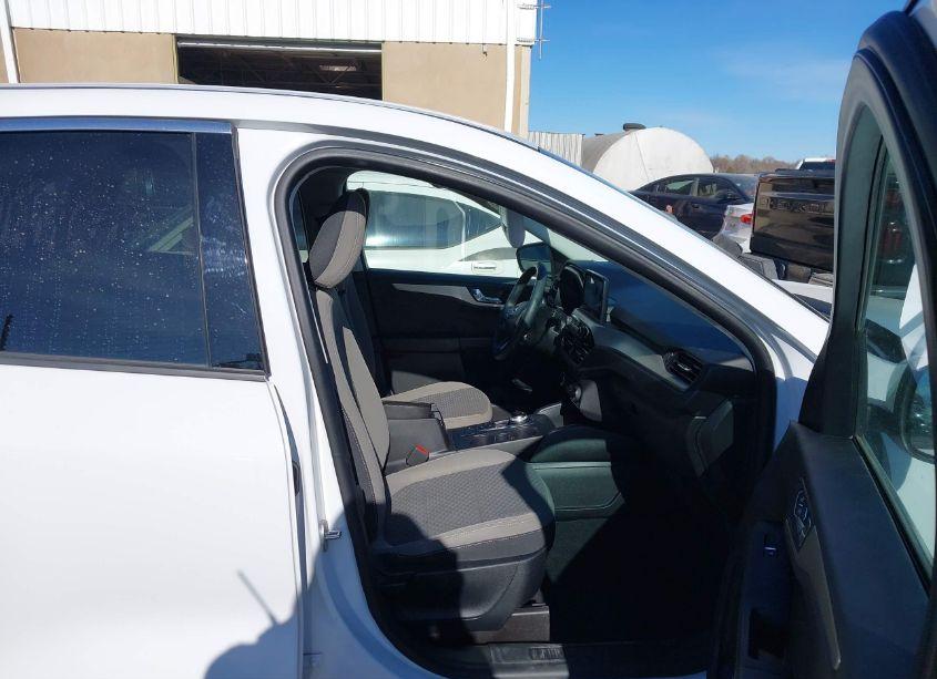 Photo 5 of 2021 Ford Escape SE HYBRID (VIN 1FMCU0BZ1MUB21045)