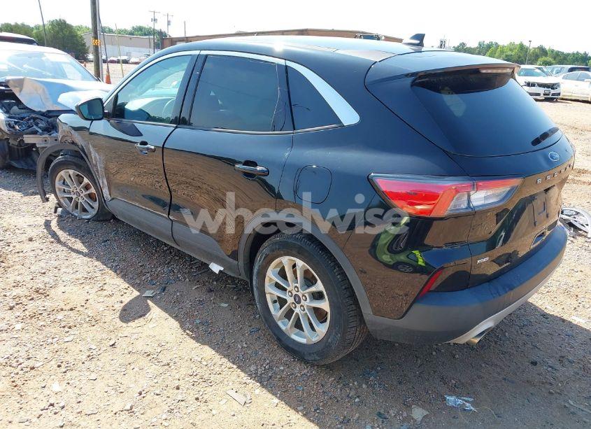 Photo 3 of 2021 Ford Escape SE HYBRID (VIN 1FMCU0BZ4MUA67773)