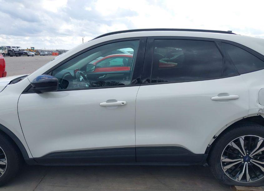 Photo 15 of 2021 Ford Escape SE HYBRID (VIN 1FMCU0BZ5MUA00809)