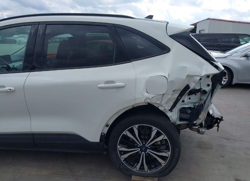 Photo 18 of 2021 Ford Escape SE HYBRID (VIN 1FMCU0BZ5MUA00809)