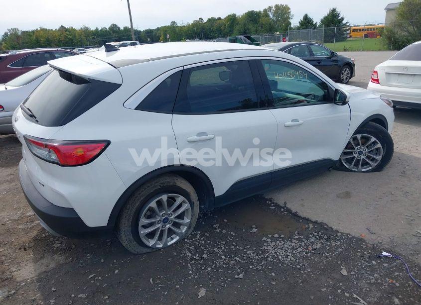 Photo 4 of 2021 Ford Escape SE HYBRID (VIN 1FMCU0BZ8MUA59353)