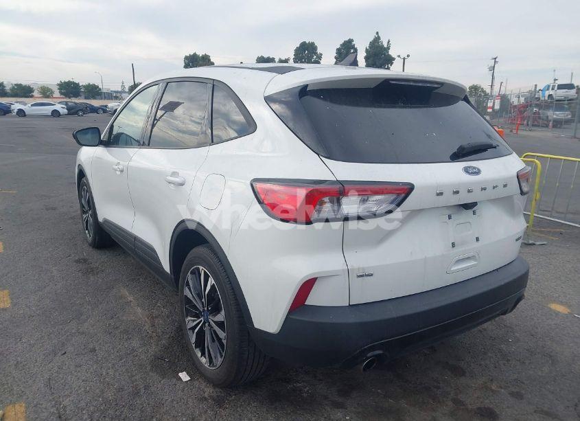 Photo 3 of 2022 Ford Escape SE HYBRID (VIN 1FMCU0BZ8NUA02734)