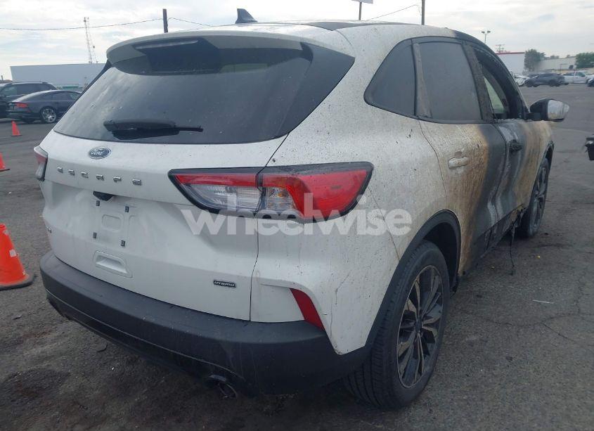 Photo 4 of 2022 Ford Escape SE HYBRID (VIN 1FMCU0BZ8NUA02734)
