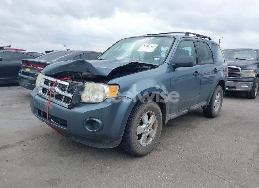 Photo 2 of 2010 Ford Escape XLS (VIN 1FMCU0C70AKA52269)