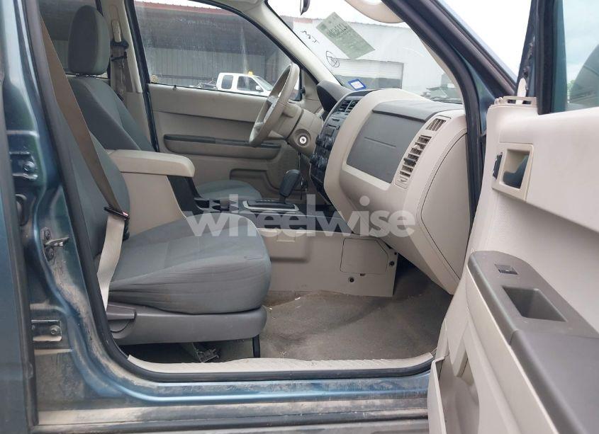 Photo 5 of 2010 Ford Escape XLS (VIN 1FMCU0C70AKA52269)