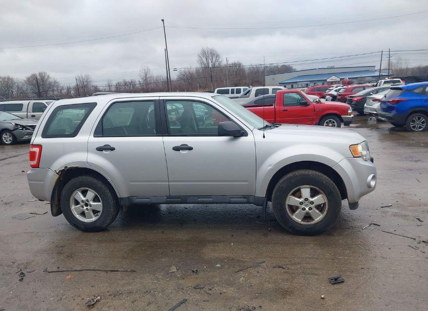 Photo 13 of 2010 Ford Escape XLS (VIN 1FMCU0C70AKA68293)