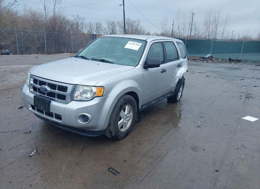 Photo 2 of 2010 Ford Escape XLS (VIN 1FMCU0C70AKA68293)