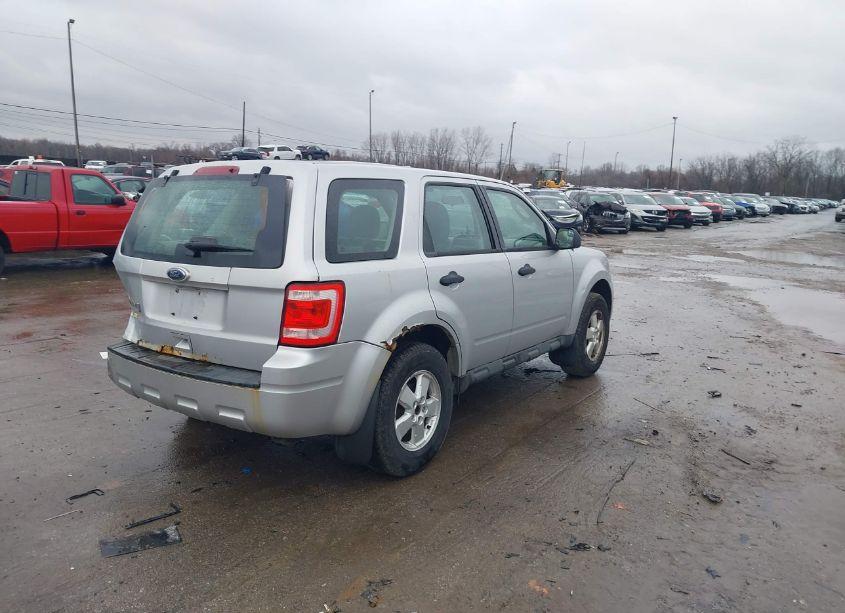 Photo 4 of 2010 Ford Escape XLS (VIN 1FMCU0C70AKA68293)