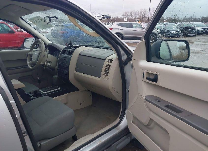 Photo 5 of 2010 Ford Escape XLS (VIN 1FMCU0C70AKA68293)