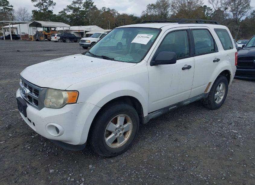 Photo 2 of 2010 Ford Escape XLS (VIN 1FMCU0C70AKB03284)