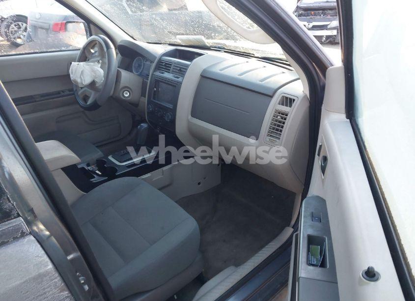 Photo 5 of 2010 Ford Escape XLS (VIN 1FMCU0C70AKD02237)