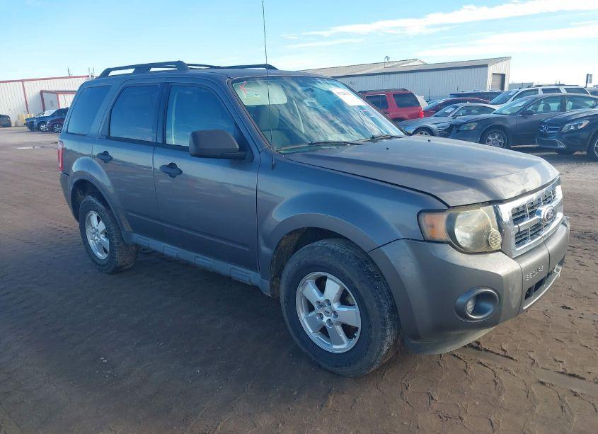 2010 Ford Escape XLS (VIN 1FMCU0C70AKD47100) main photo