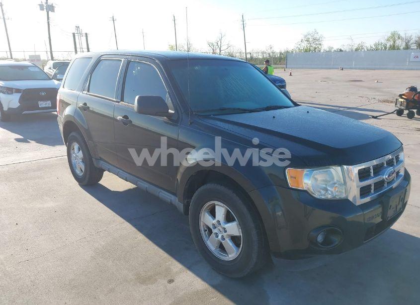 2011 Ford Escape XLS (VIN 1FMCU0C70BKC50996) main photo