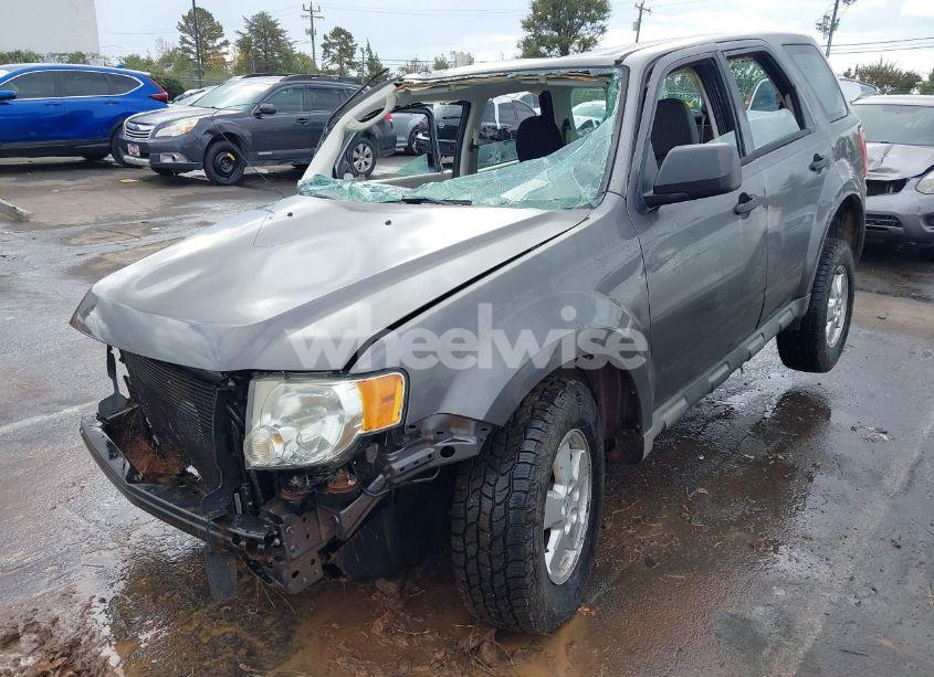 Photo 2 of 2010 Ford Escape XLS (VIN 1FMCU0C71AKA79884)