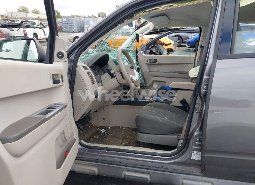 Photo 5 of 2010 Ford Escape XLS (VIN 1FMCU0C71AKA79884)