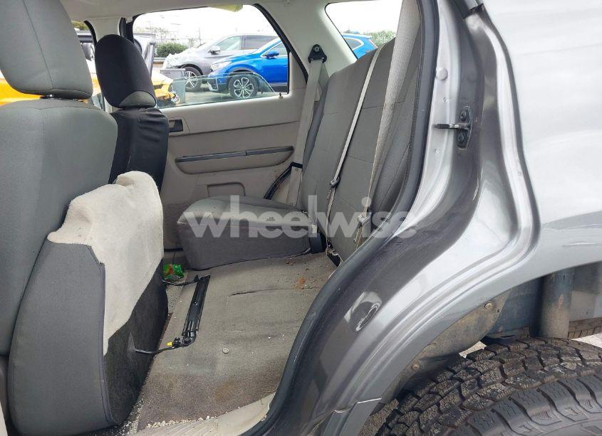 Photo 8 of 2010 Ford Escape XLS (VIN 1FMCU0C71AKA79884)