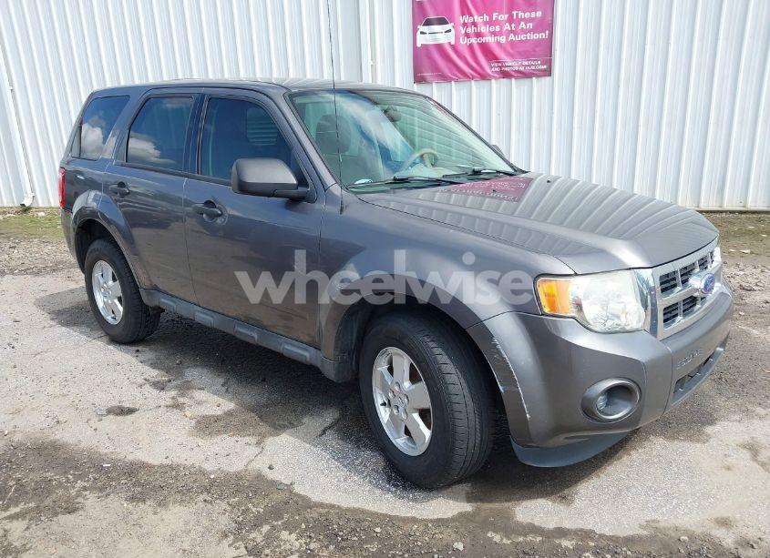 2011 Ford Escape XLS (VIN 1FMCU0C71BKC16386) main photo